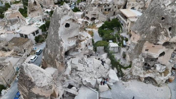 milyonlarca yillik peribacasi yikildi n2Egd8qK