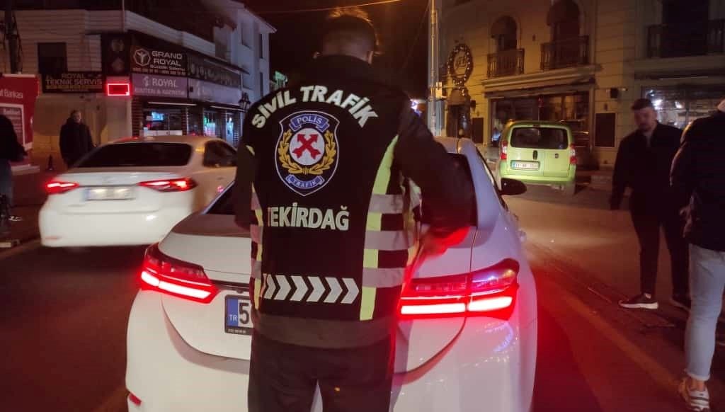 alkollu surucu sivil polisi vale saninca yakalandi TN2wc4zv.jpg