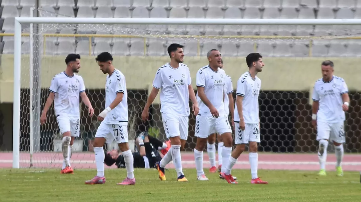 altayin kotu gidisi devam ediyor sokeye 4 1 maglup oldular 2LW8kEzY.jpg