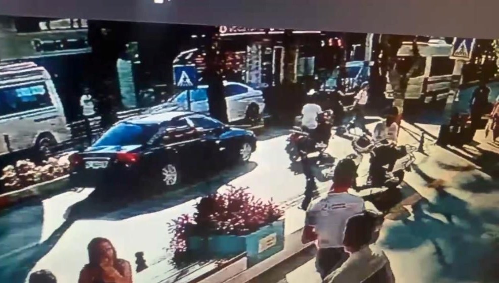 antalyada yaya gecidinde kaza iki yarali vSG5iCsi