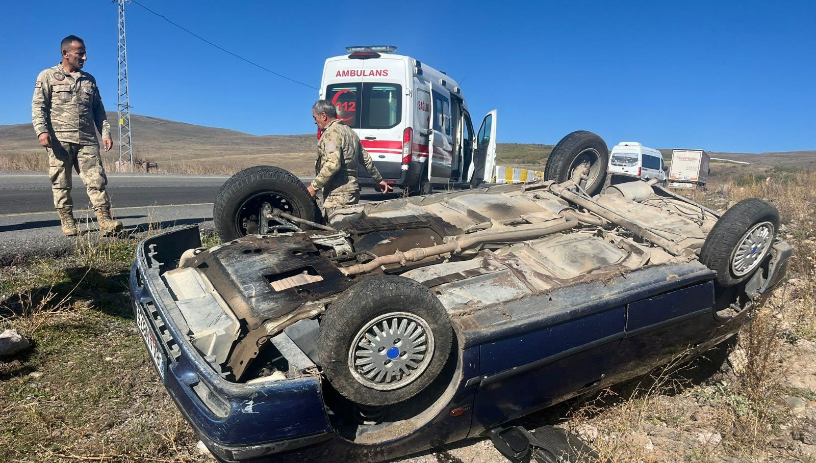 ardahanda kontrolden cikan otomobil devrildi dort yarali 685MWv3K