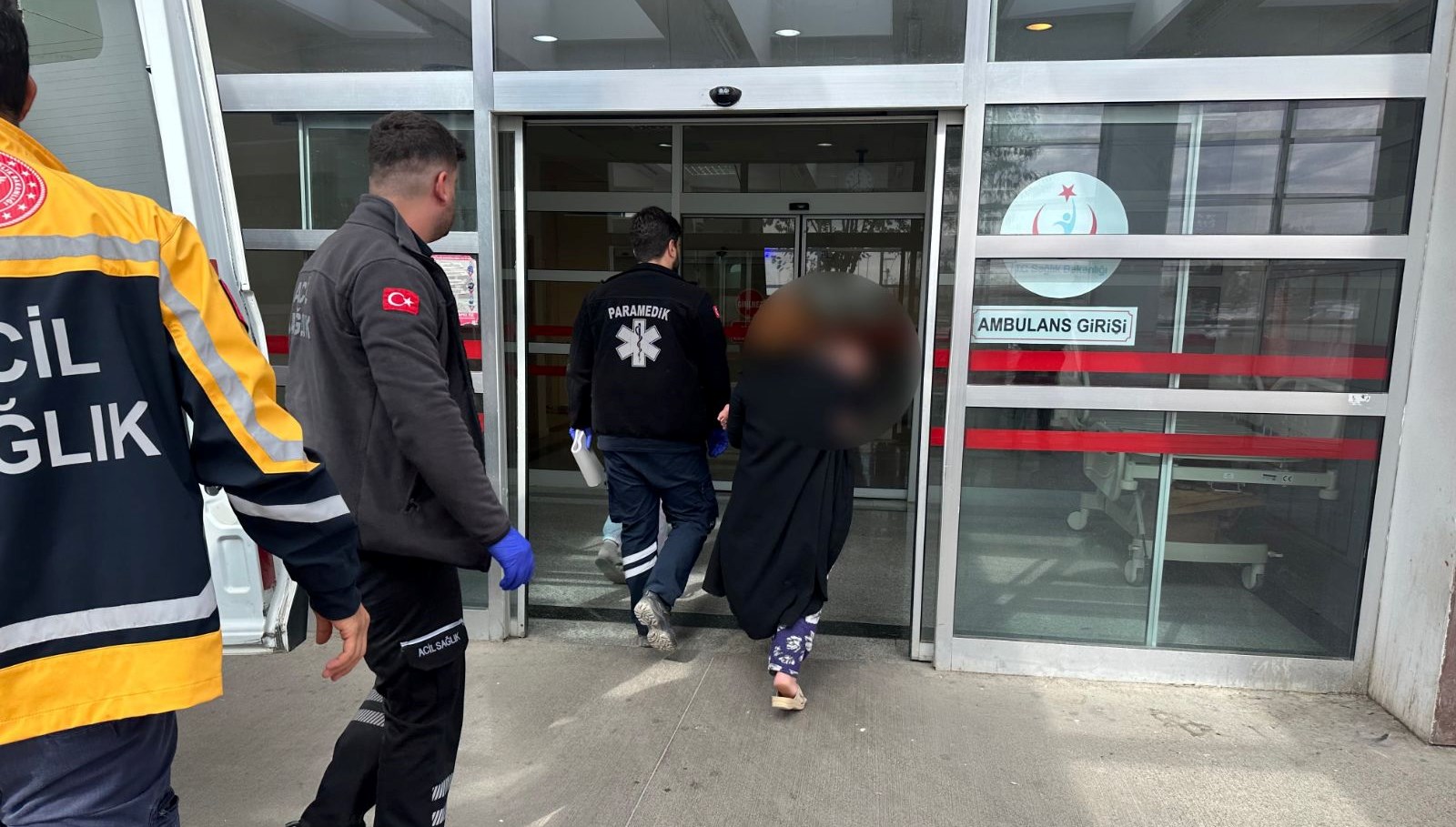 bebegin uzerine caydanlik devrildi rR7fhDGt.jpg