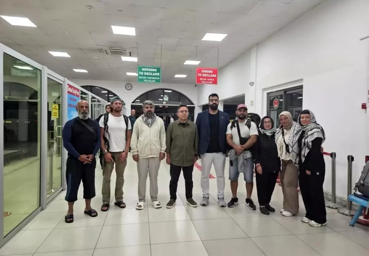 gazzeye yardim giderken firtinaya yakalandilar yeq1XfRi