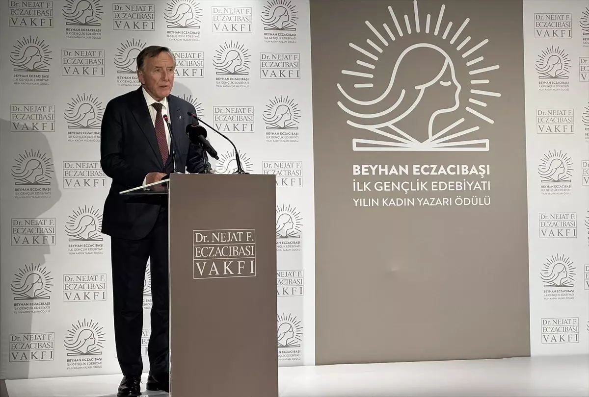 koray avci cakman yilin kadin yazari odulunu kazandi lTYpWKw7.jpg